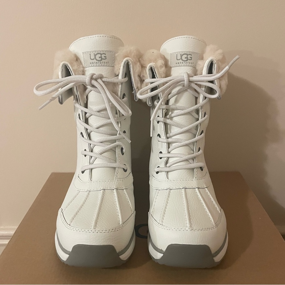 NEW UGG Adirondack III Boot - Picture 1 of 11